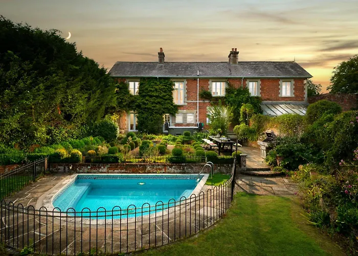 Downwood Vineyard Manor In Idyllic Countryside