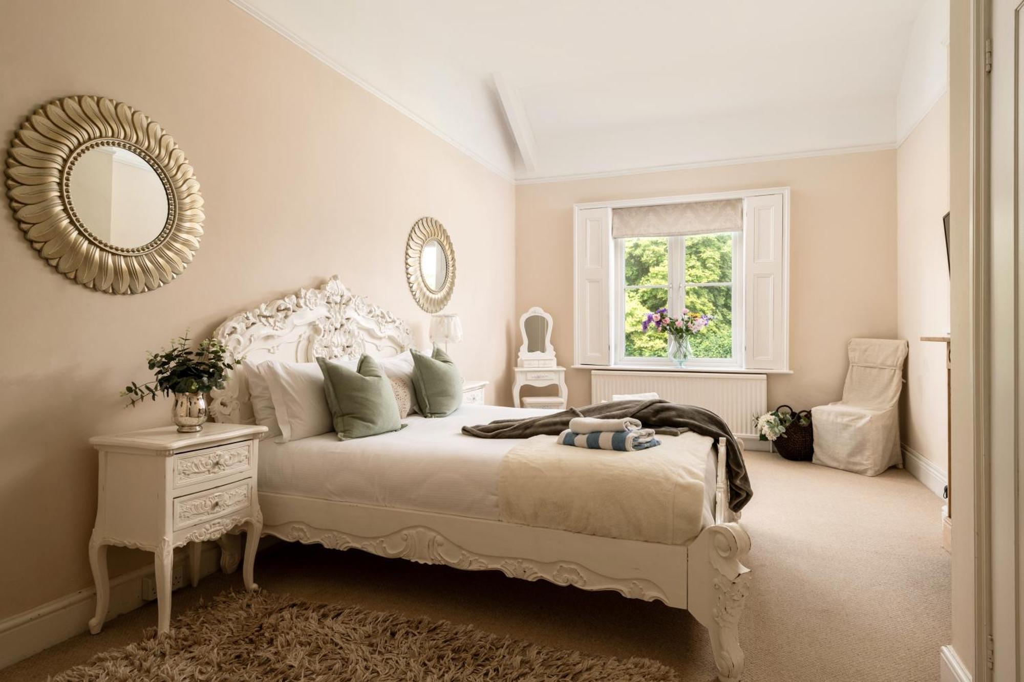 Downwood Vineyard Manor In Idyllic Countryside Holiday home Blandford Forum