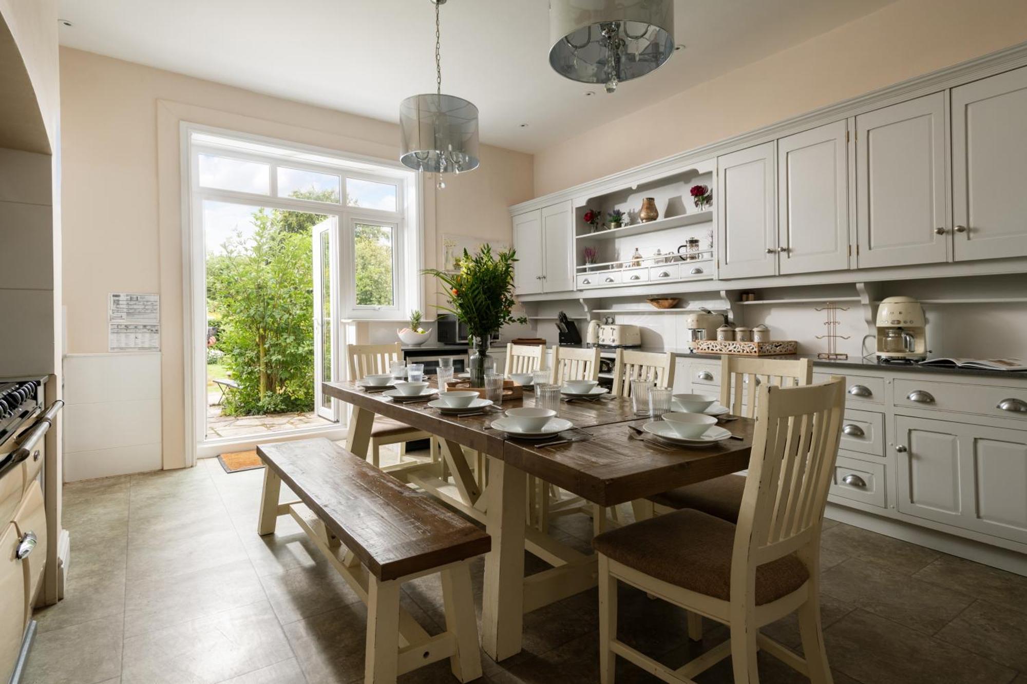 Downwood Vineyard Manor In Idyllic Countryside