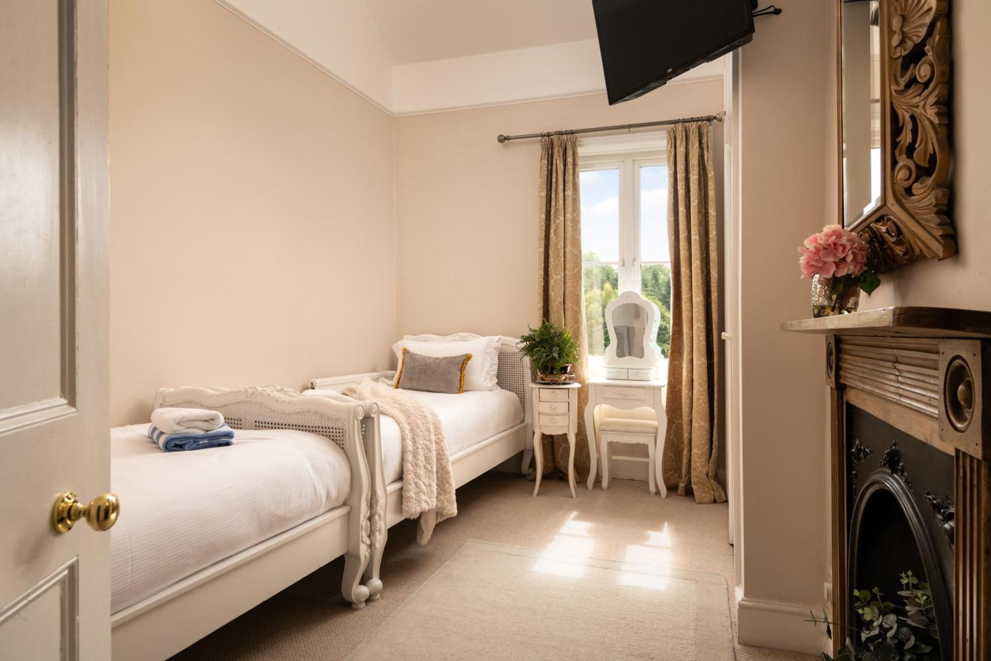 Holiday home Downwood Vineyard Manor In Idyllic Countryside Blandford Forum