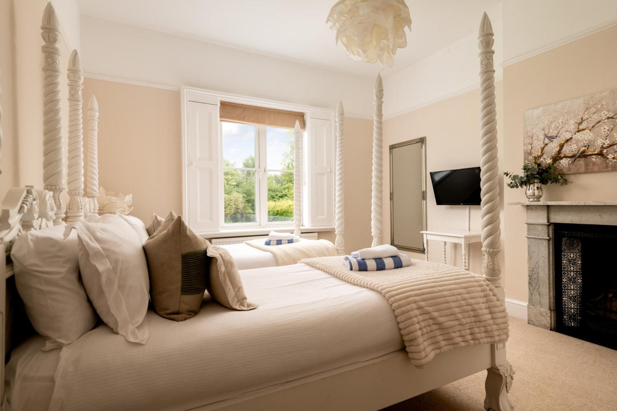 Downwood Vineyard Manor In Idyllic Countryside *