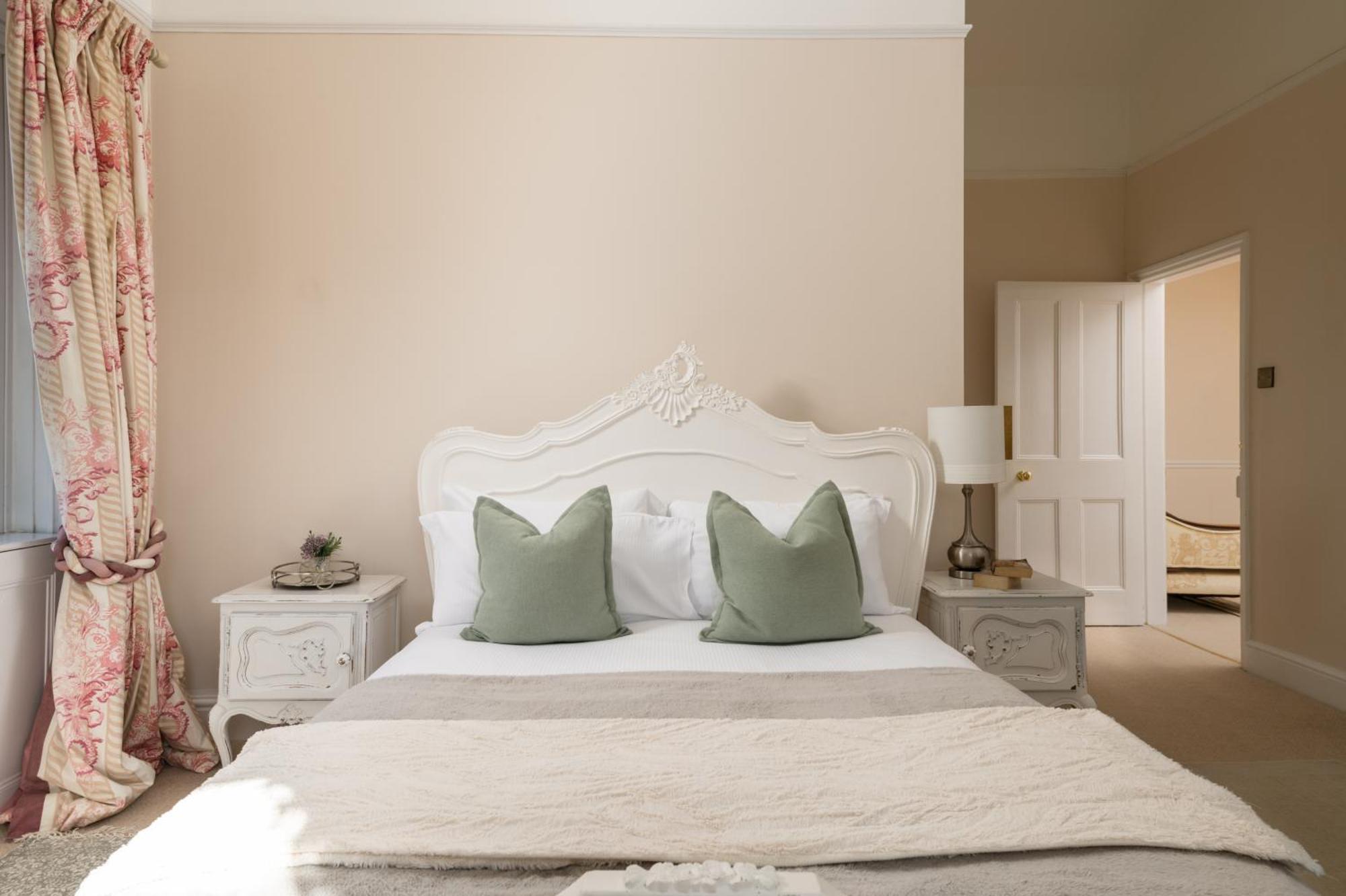 Downwood Vineyard Manor In Idyllic Countryside Holiday home Blandford Forum