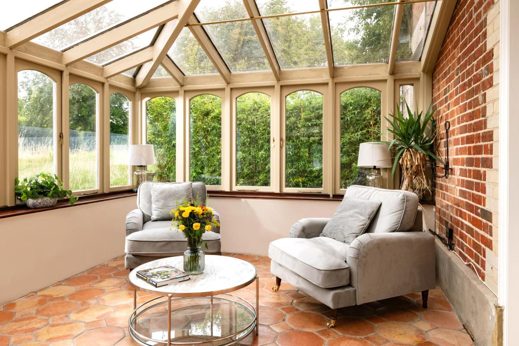 Downwood Vineyard Manor In Idyllic Countryside