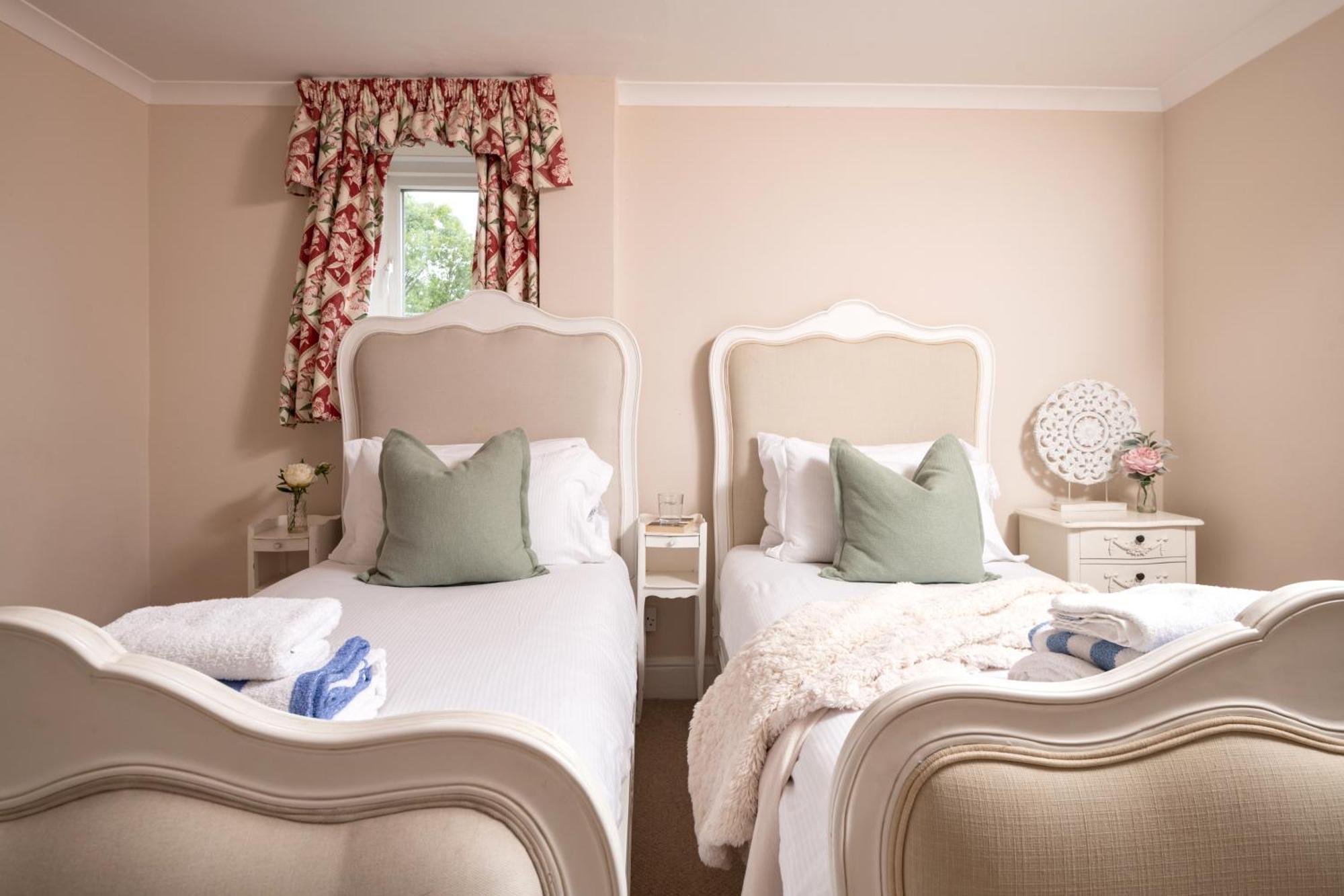 Downwood Vineyard Manor In Idyllic Countryside Blandford Forum