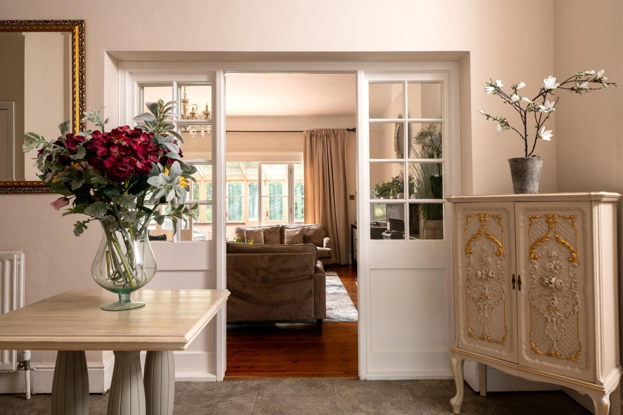 Downwood Vineyard Manor In Idyllic Countryside *
