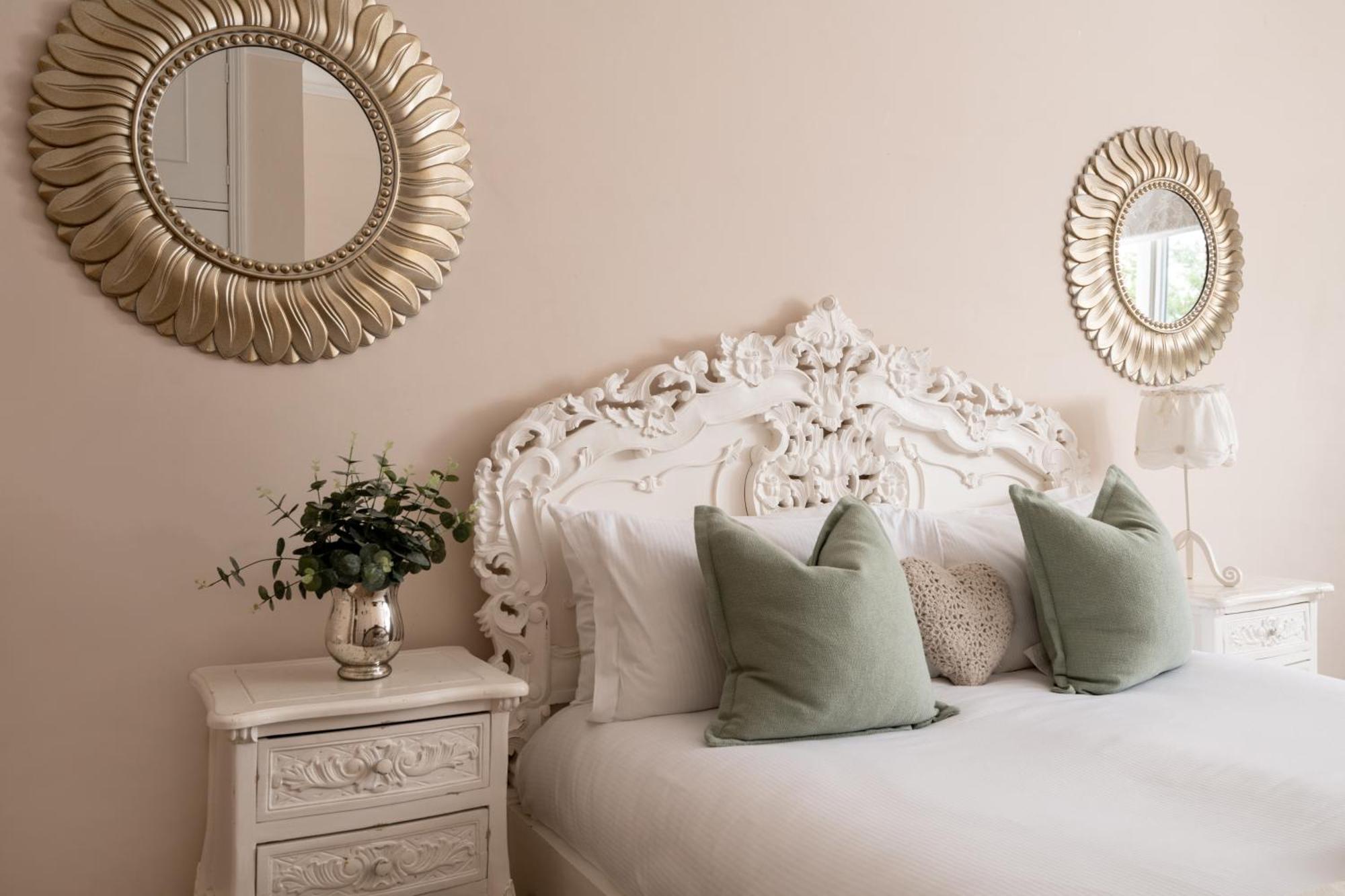 Downwood Vineyard Manor In Idyllic Countryside Holiday home