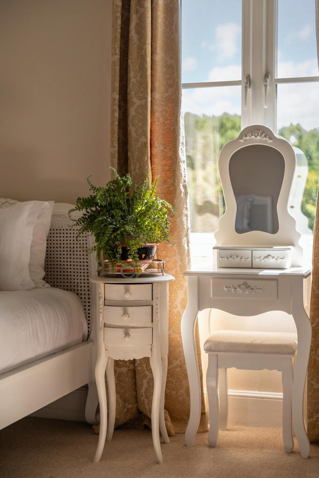Downwood Vineyard Manor In Idyllic Countryside *